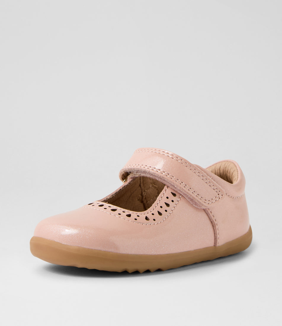 A girls casual shoe by Bobux, style Lola (I-Walk) in Cameo Rose with velcro strap, cut out pattern detail and light brown sole. Angled front view