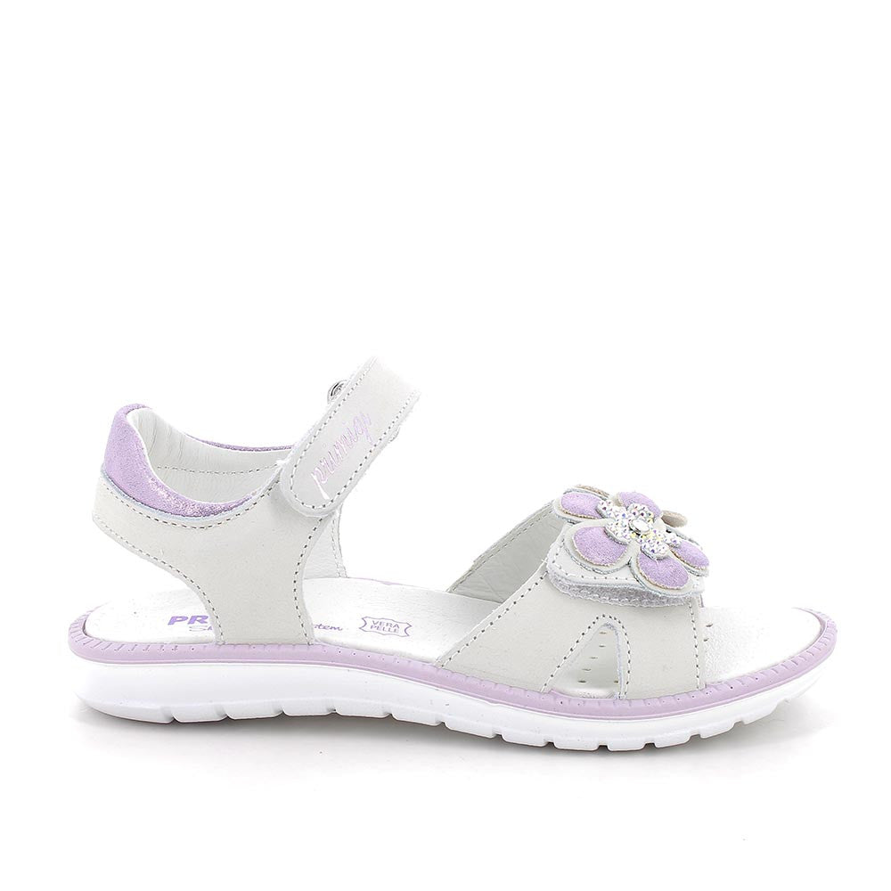 A girls open toe sandal by Primigi, style Alanis in white, velcro fastening. Right side view.