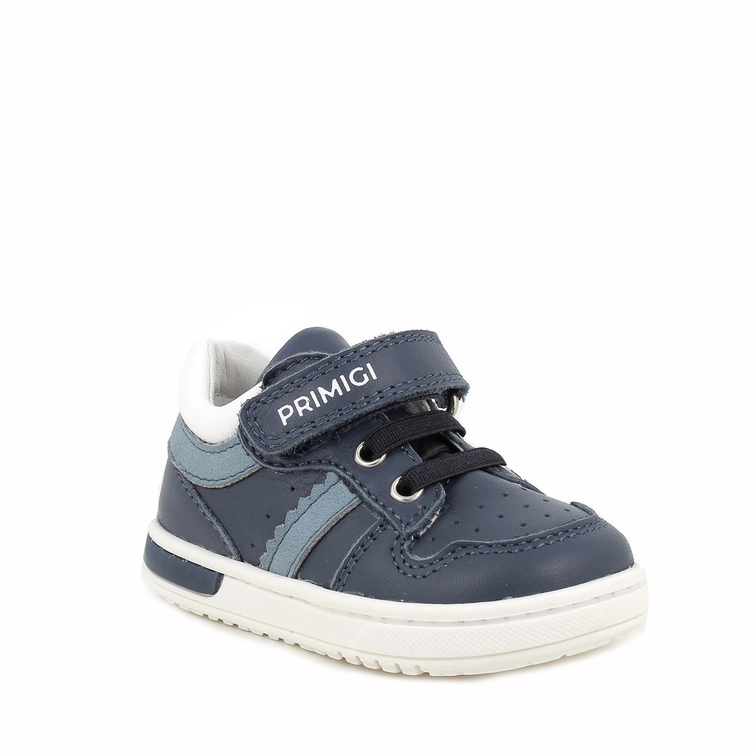 A boys casual shoe by Primigi, style Baby dude in navy, velcro and elastic lace fastening. Right angled view.