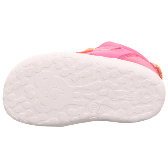 A girls first boot by Superfit, style Flummi in fuxia with lace fastening. View of sole.