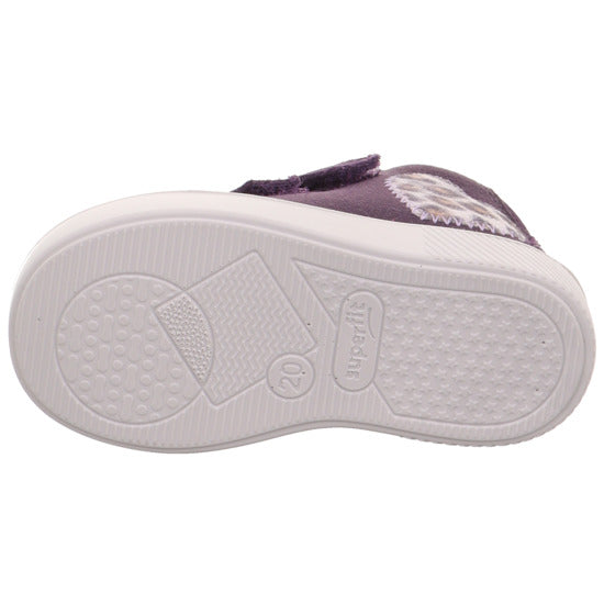 A girls first boot by Superfit, style  1-000771-8520, in purple with leopard heart detail and double velcro fastening. Sole view.