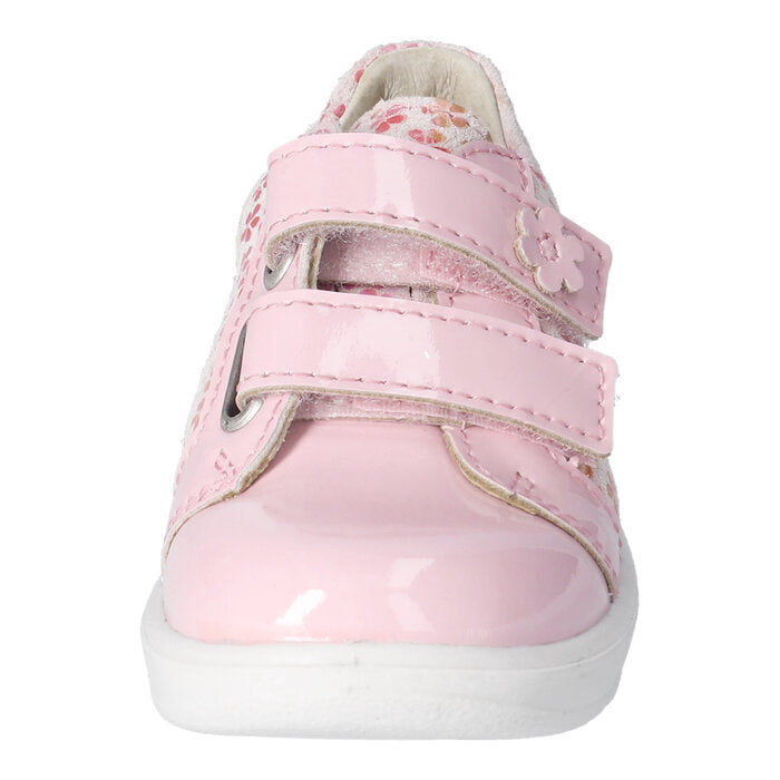 A girls shoe by Ricosta, style Jasmine, in pink patent leather with flower print and double velcro fastening. Front view.
