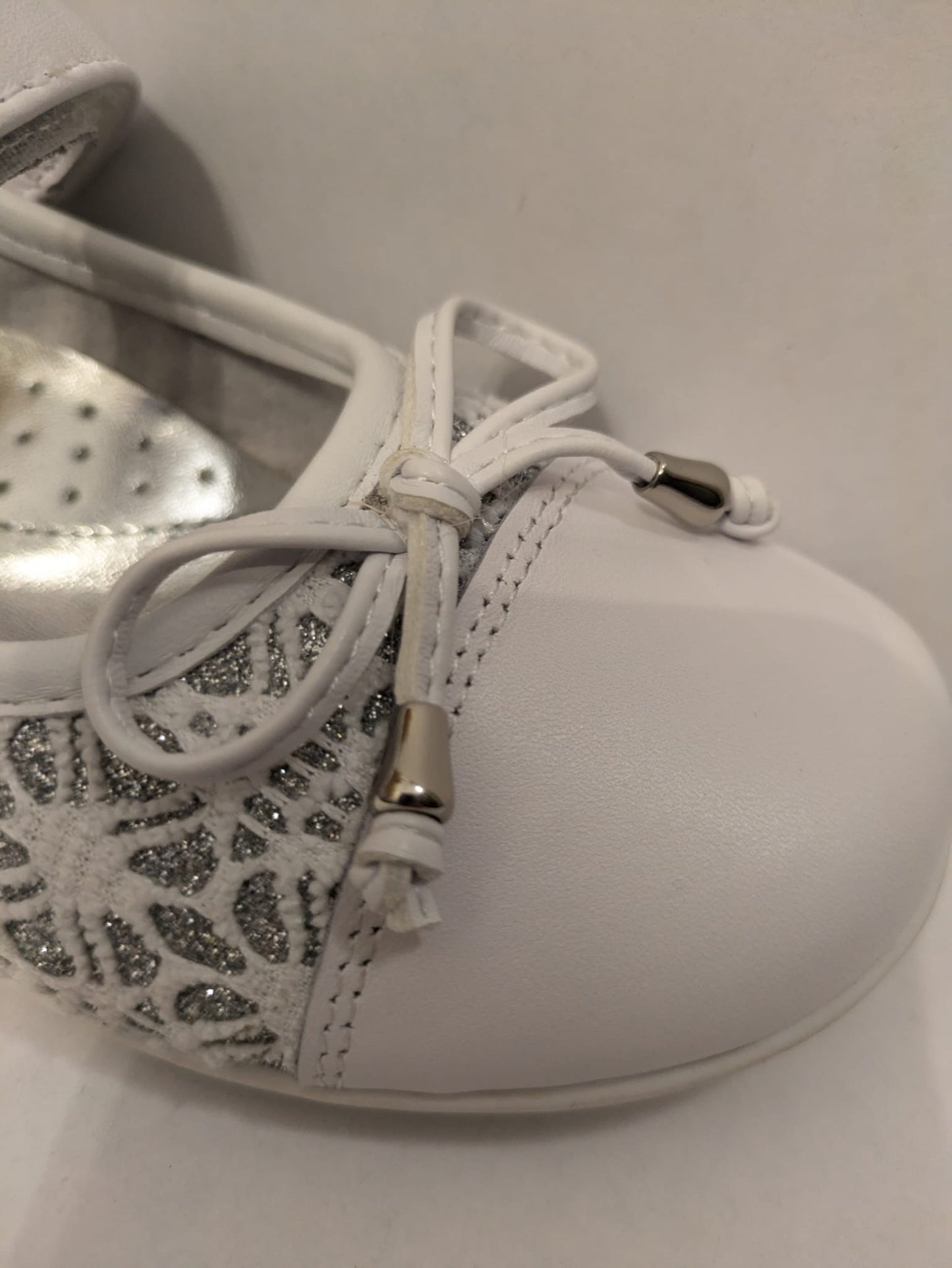 Step2wo | Girls Mary Jane Shoes | White / Silver | Size EU31 / UK 12.5