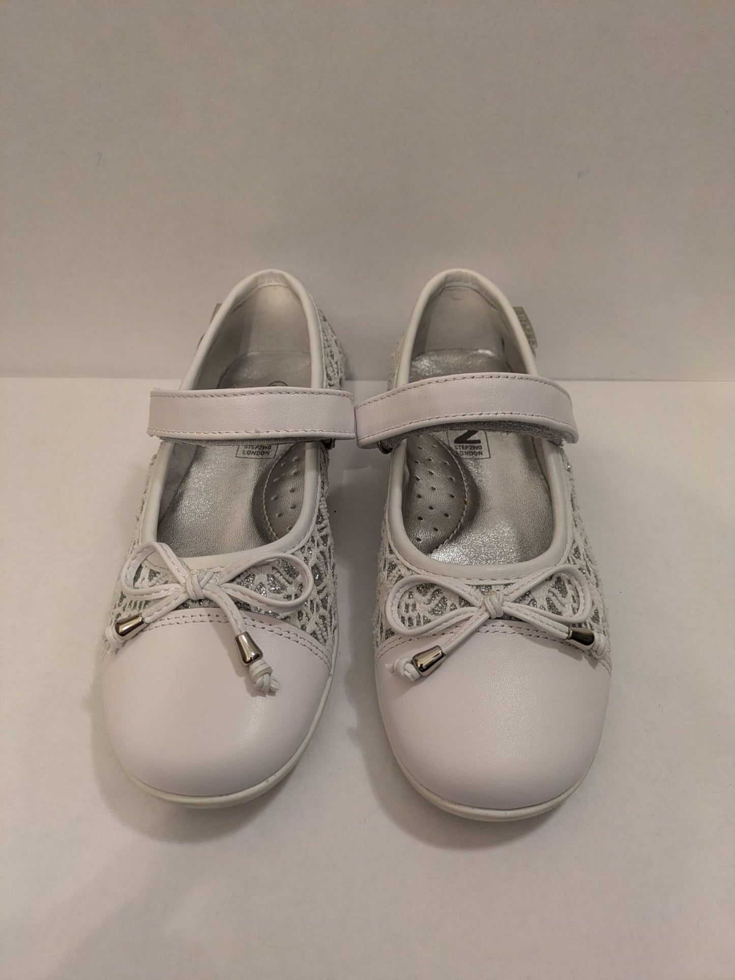 Step2wo | Girls Mary Jane Shoes | White / Silver | Size EU31 / UK 12.5
