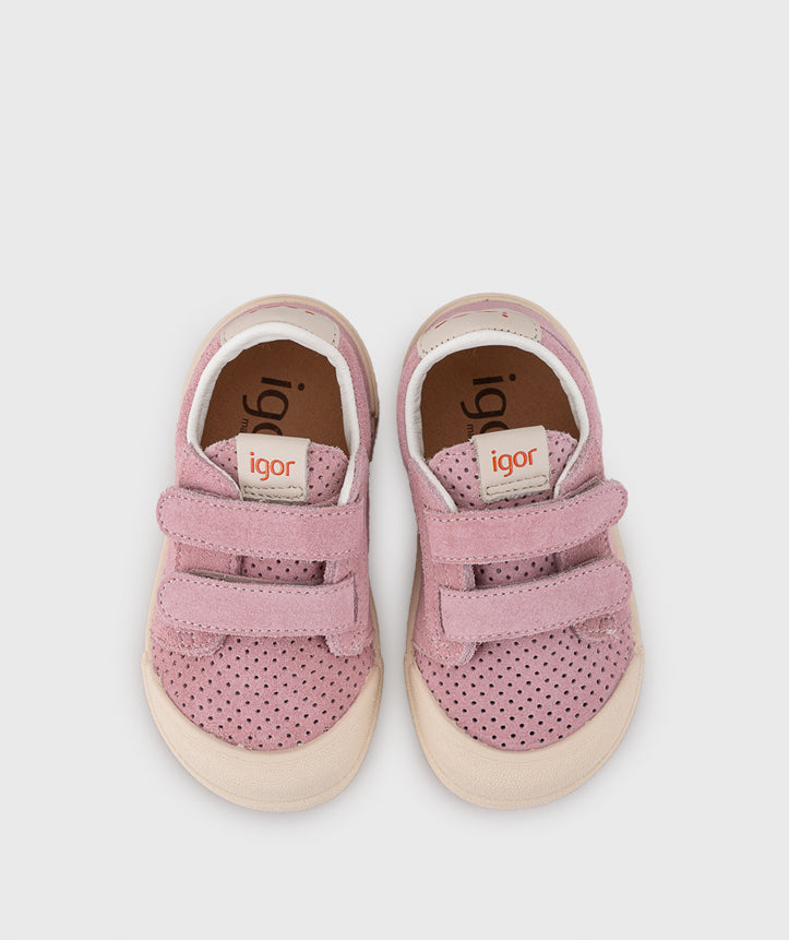 A girls casual shoe by Igor, style Tennis Fresh in Rosa with two velcro straps and toe and heel bumpers. Top view of pair