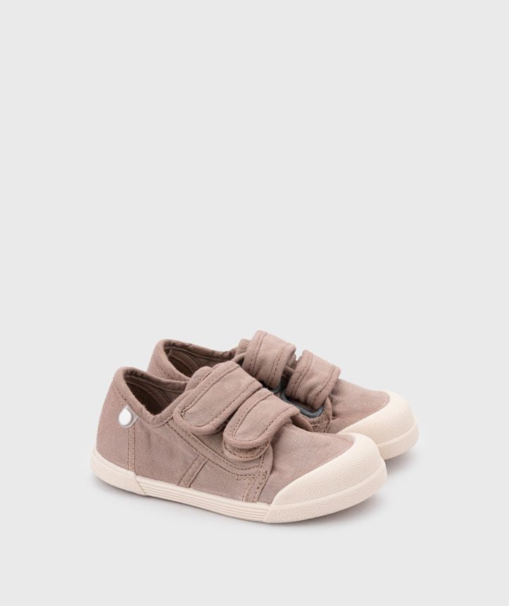 A canvas shoe by Igor, style Lona Velcro, in Cacao with cream sole and toe bumper. Double velcro Fastening. Angled right sided view of a pair.