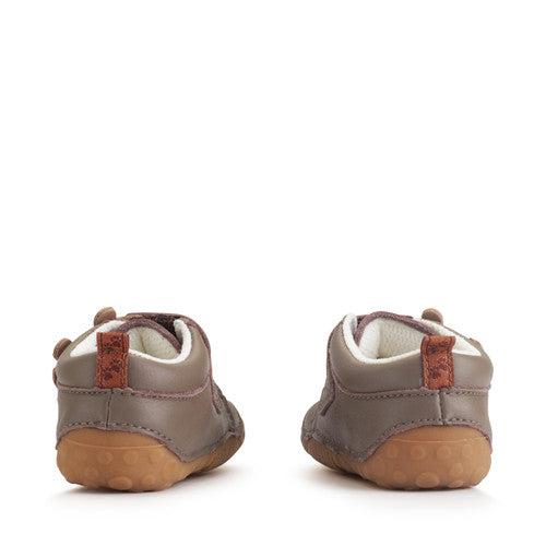 A boys pre-walker by Start-Rite, style Bear Hug in brown bark, with a bears face on the velcro strap. Back view of a pair.