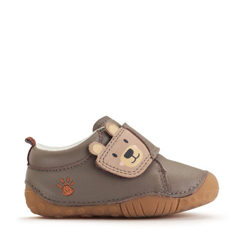A boys pre-walker by Start-Rite, style Bear Hug in brown bark, with a bears face on the velcro strap. Right side view.