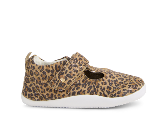 A girls T-Bar pre walker by Bobux, style XP Scout, in brown leopard print with velcro fastening. Right side view.