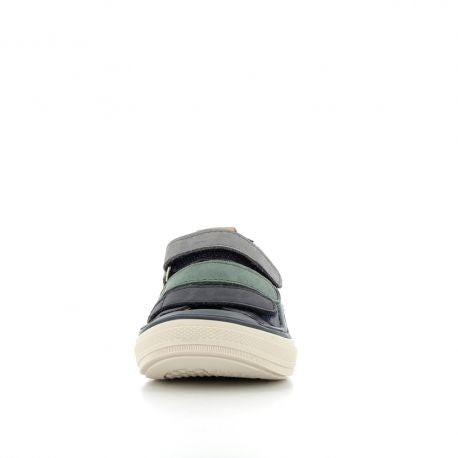 A boys casual trainer by Bopy, style Viggo, in blue leather. three Velcro fastening. Front view.
