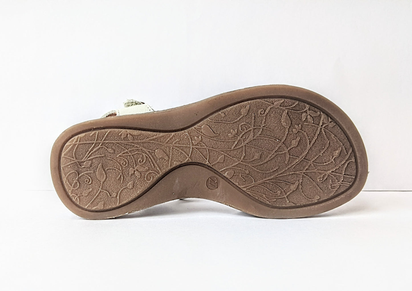 A girls sandal by Froddo,style G3150117-1 in white floral leather with velcro fastening. Sole view.