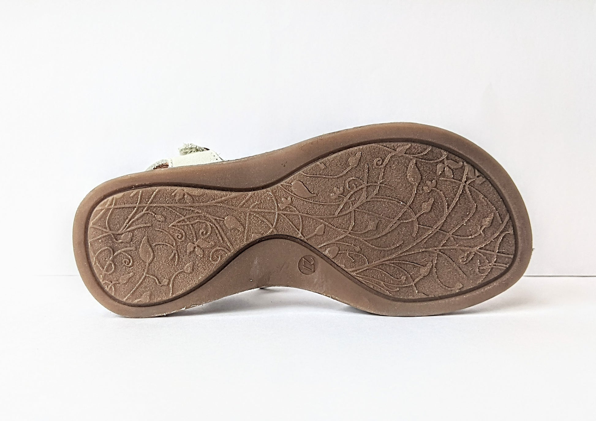 A girls sandal by Froddo,style G3150117-1 in white floral leather with velcro fastening. Sole view.